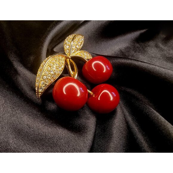 Vintage JOAN RIVERS Signed Red Cherries Lucite Rhinestones Leaves Brooch - Picture 2 of 4
